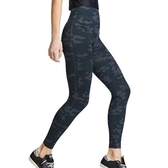 SPANX seamless camo leggings Medium - Picture 2 of 6